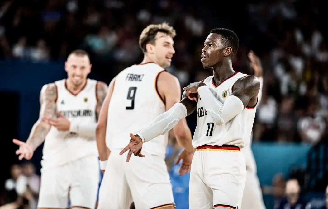 爱游戏字母哥焦点对战，凯恩与30激战MAD分钟，败北胜负难料！(光战队覆面人樱花动漫)